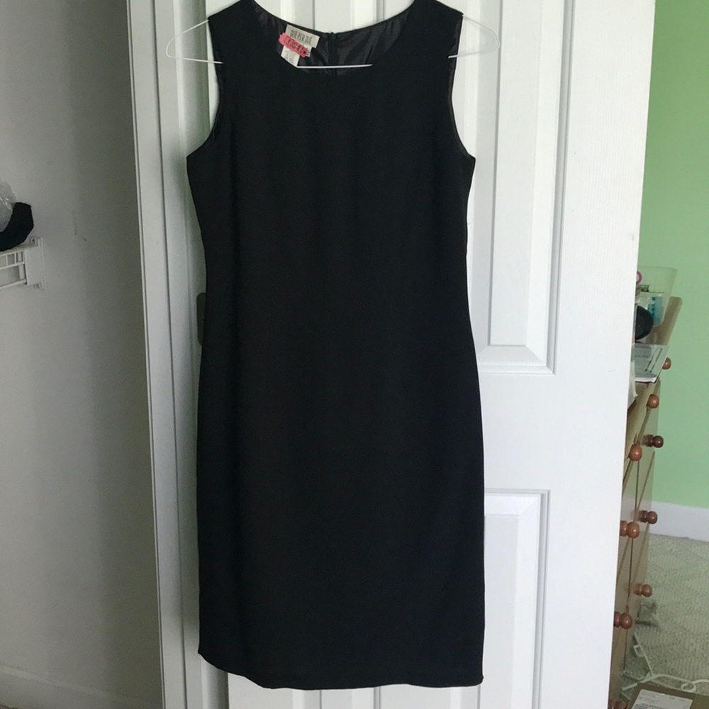 Simple black mini